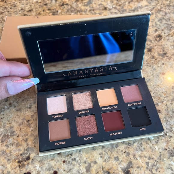 *Like New* Anastasia Beverly Hills Soft Glam ll - Picture 12 of 12